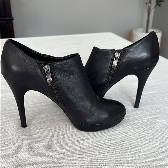 Vince Camuto Shoes - Elegant Vince Camuto Black Leather Stiletto Ankle Booties